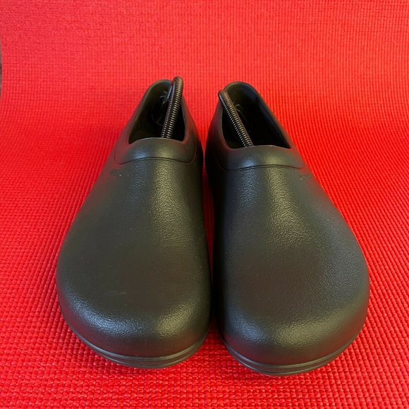 Crocs Mens Leather Round Toe Low Top Slip On Black Casual Clogs Shoes Size 12